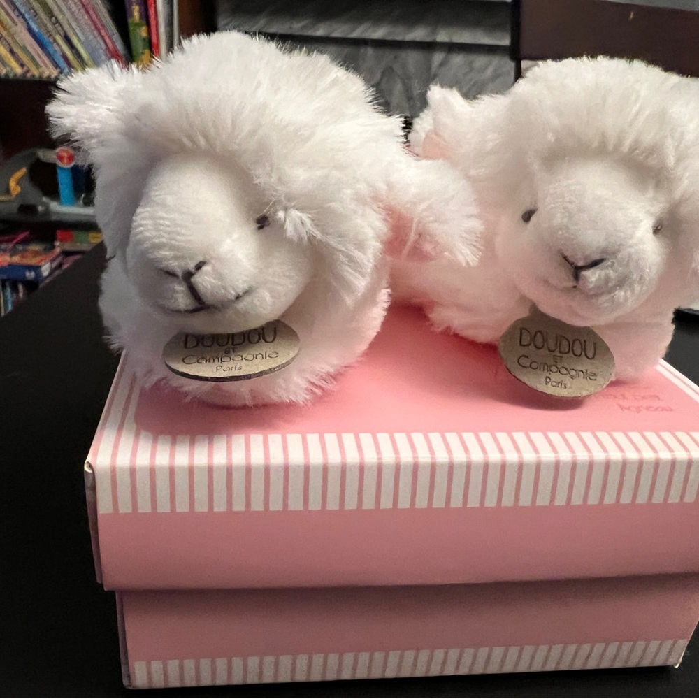 DOUDOU ET COMPAGNIE - White & Pink Fluffy Lamb Booties with Rattles